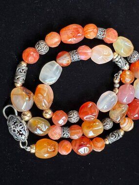 Timeless Vintage natural agate/carnelian beaded necklace silver spacer clasp EUC